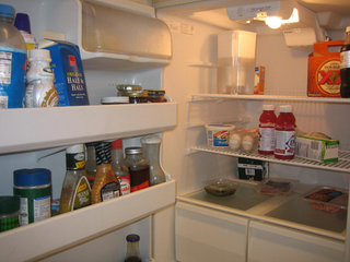 Illustration for article titled Liz Smith Has Gin & Fruit: What's In Your Refrigerator?